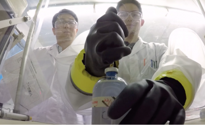 Dr Jianhua Guo (left) and PhD student Ji Lu conducting experiments using triclosan